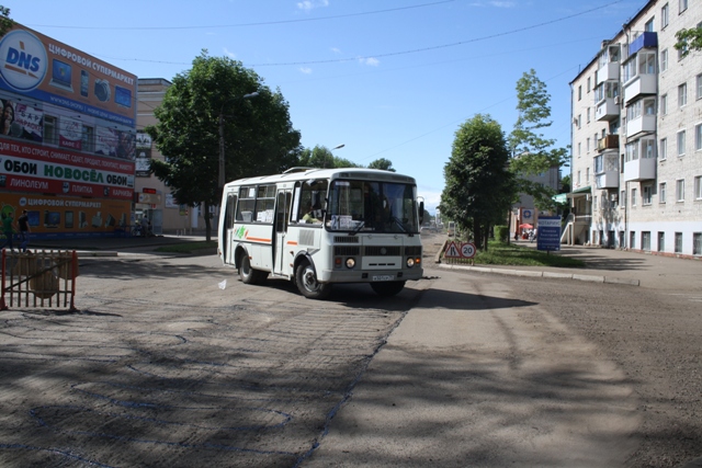 Автобус уходит на ул. Дзержинского, Фото с места события собственное