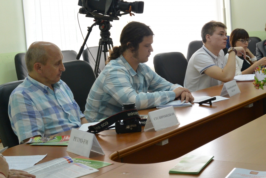 Пресс-конференция, Фото с места события собственное