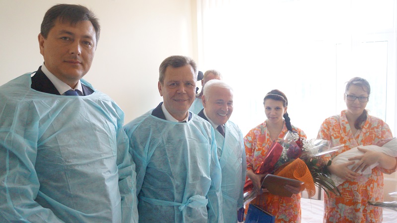 В палате с мамами, Фото с места события из других источников