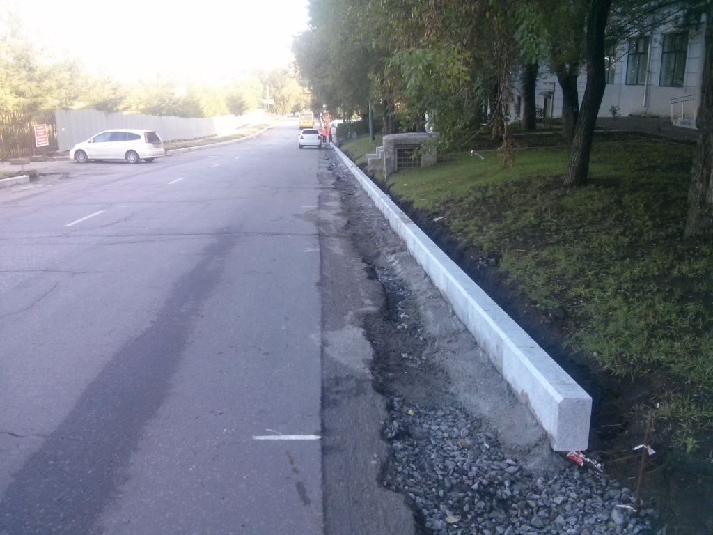 Замена старых бордюров на новые, Фото с места события собственное