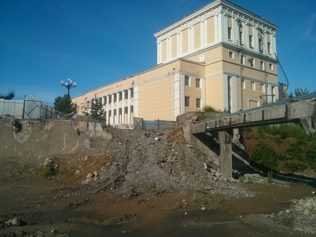 Разбитый старый подземный гараж, Фото с места события собственное