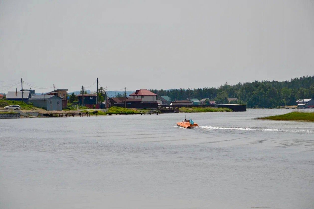 На сахалинском озере Тунайча стартовали испытания водных дронов