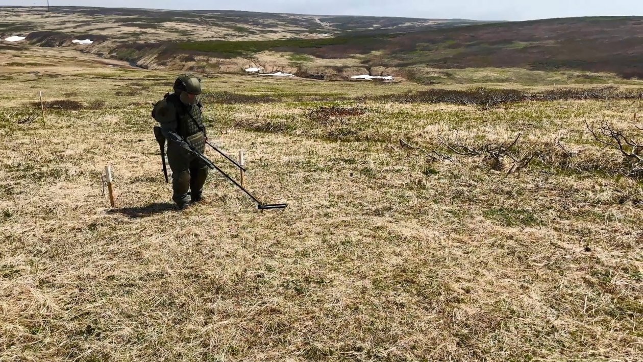 Саперы ВВО освобождают курильский остров Шумшу от опасных предметов пресс-служба Восточного военного округа