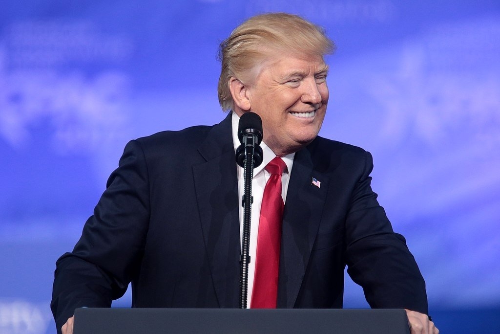 Работай, а не в смартфоне сиди! Трампу посоветовали меньше ругаться в интернете