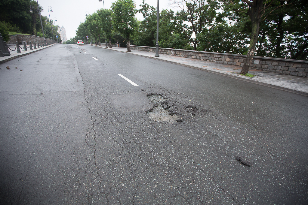 Дыра в асфольте , Фото с места события собственное