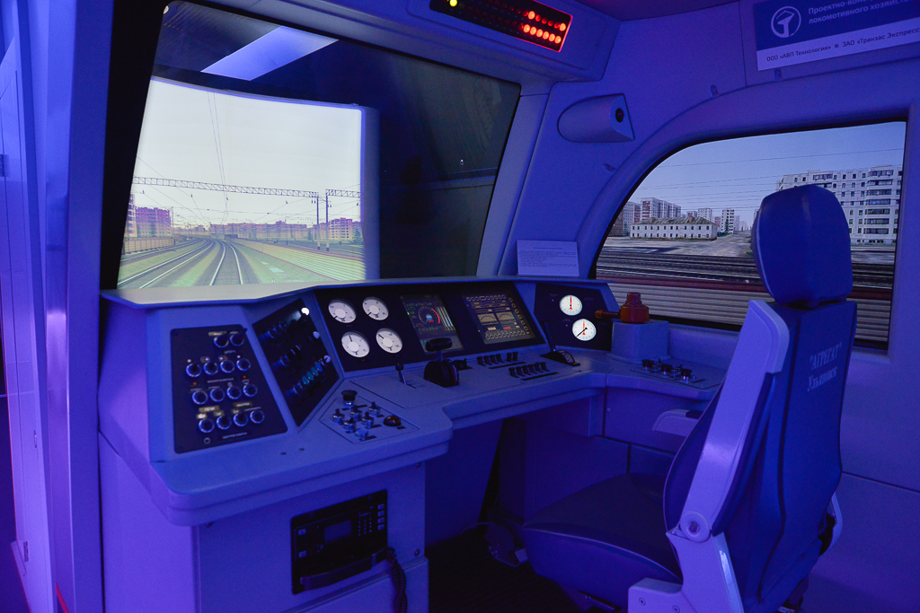 Симулятор движения поезда, Фото с места события собственное