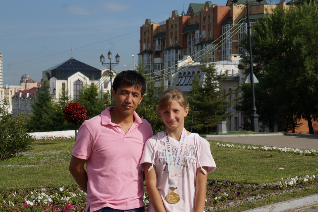 Чемпионка и ее тренер, Фото с места события собственное