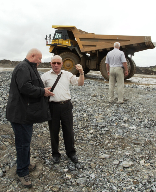 Анатолий Тихомиров и Павел Винников, Фото с места события из других источников