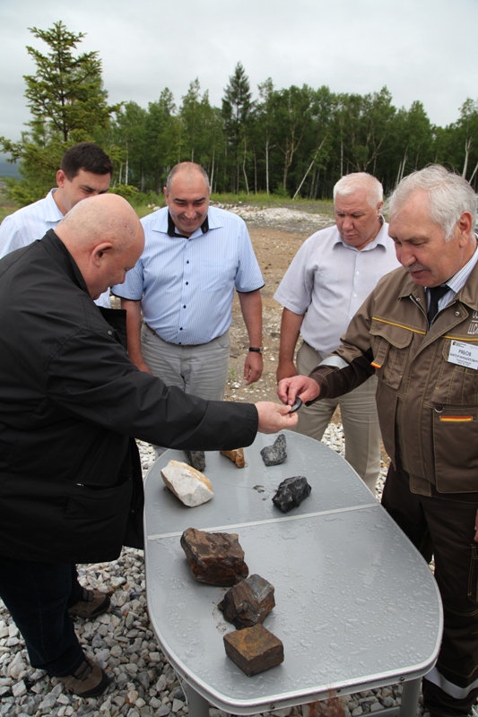 Делегация парламента ЕАО на месте строительства Кимкано-Сутарского ГОКа, Фото с места события из других источников