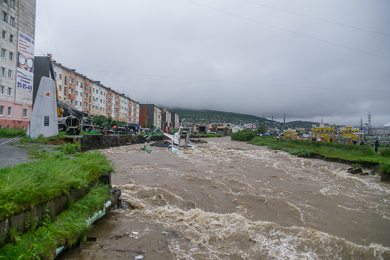 Упавшие самолеты восстановлению не подлежат, Фото с места события собственное