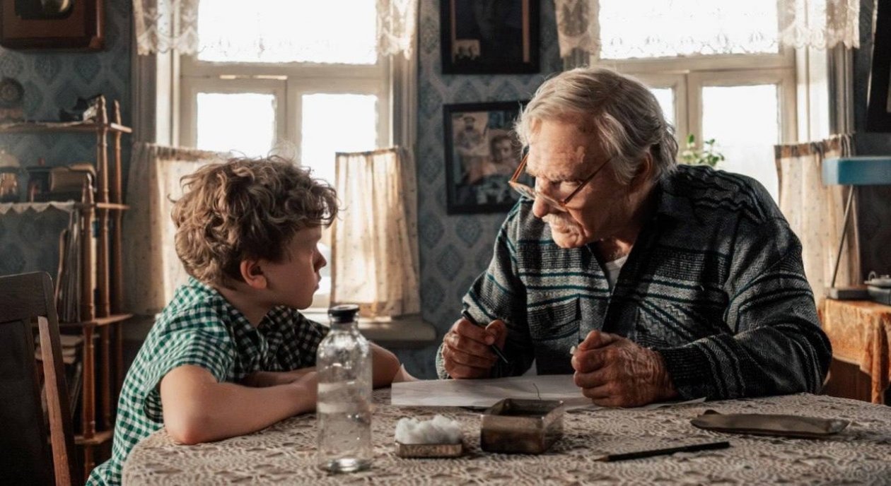 Маскировка на уровне: чудеса гримерного искусства в российском кино Кадр из фильма (12+)