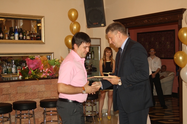 Среди награжденных было только двое мужчин, Фото с места события собственное