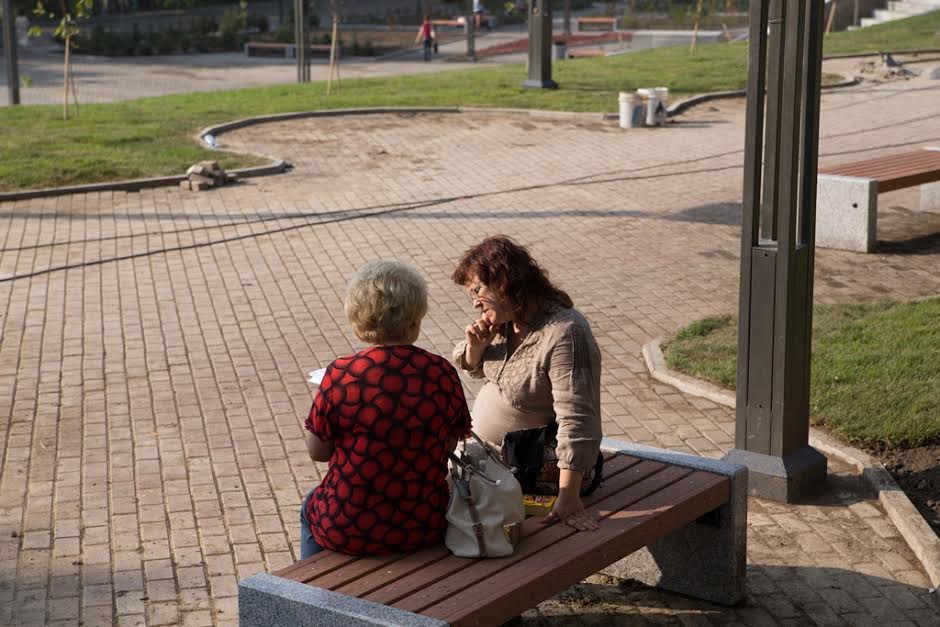 Отдыхающие уже приходят в новый сквер, Фото с места события собственное