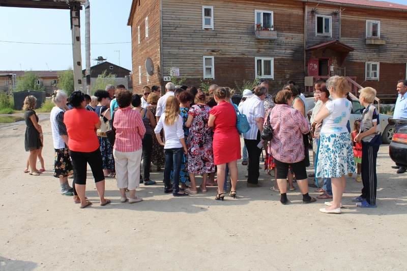 Встреча с погорельцами мкр. Борисовка-3 в Якутске Юлия Егорова, YakutiaMedia