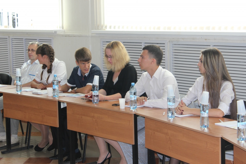 Круглый стол, Фото с места события из других источников