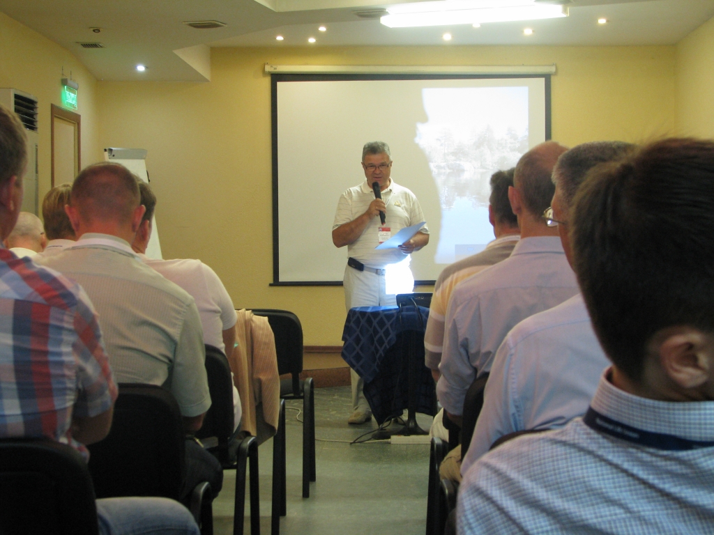 Члены НЛС слушали выступления докладчиков, Фото с места события собственное