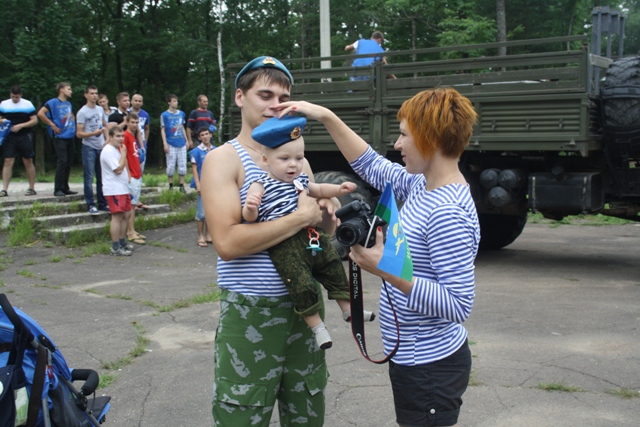 Папа, мама, я - вот десантная семья, Фото с места события собственное