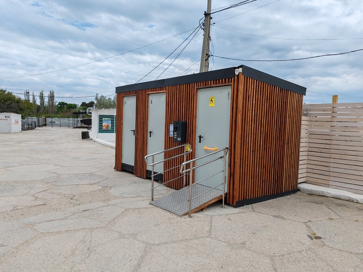 Автоматический туалет на пляже &quotОмега&quot Алексей Парамонов, ИА SevastopolMedia