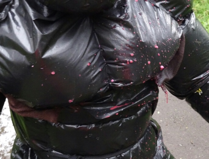 Кровь из пробоин, Фото с места события собственное