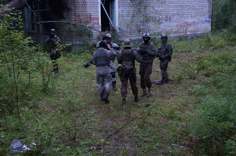 Военные на патрулировании, Фото с места события собственное