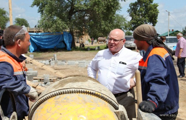 Губернатор ЕАО во время рабочей поездки в Ленинский район, Фото с места события из других источников