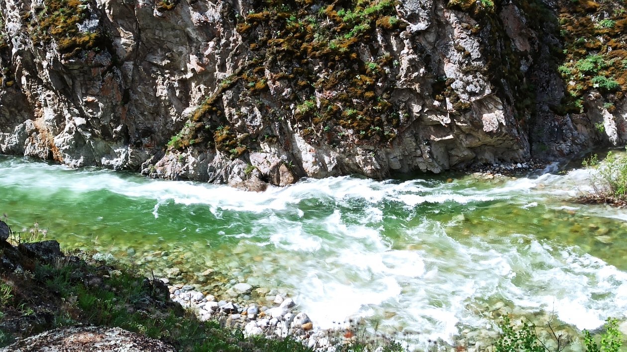 Горная река ИА UlanMedia