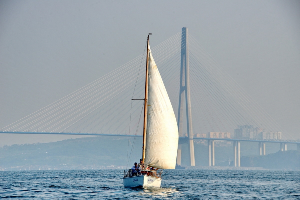 Яхта, Фото с места события из других источников