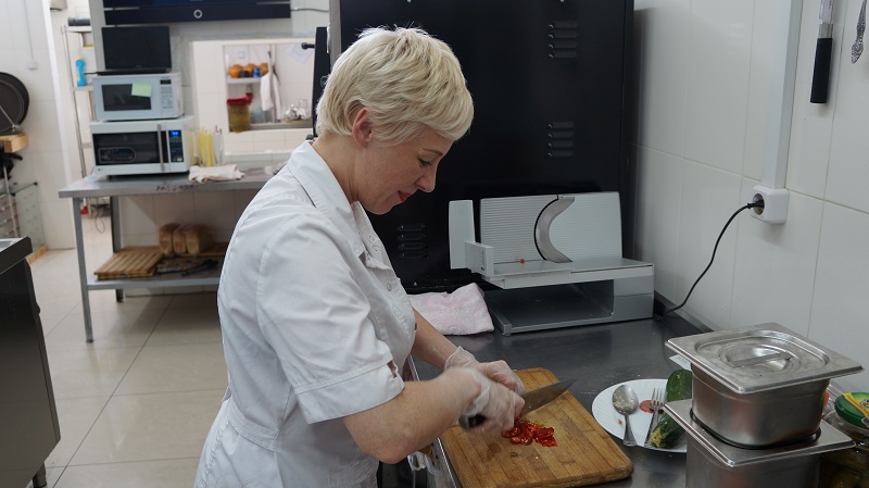 Нарезаем перчик Чили, Фото с места события собственное