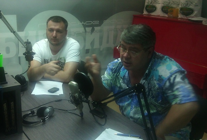 Гражданскую активность пробуждали участники передачи "По существу" на "FM-Биробиджан", Фото с места события из других источников