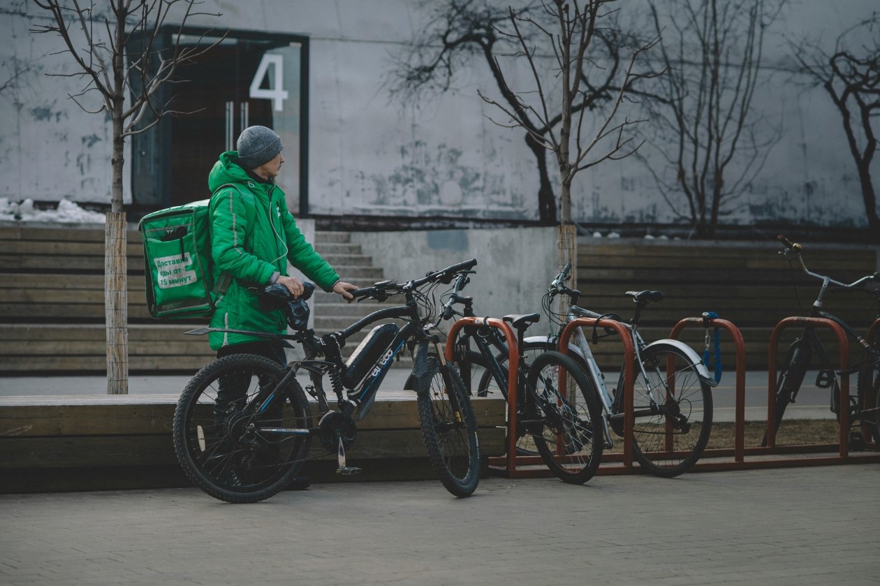 Трамвай сбил курьера на севере Москвы Egor Myznik/Unsplash