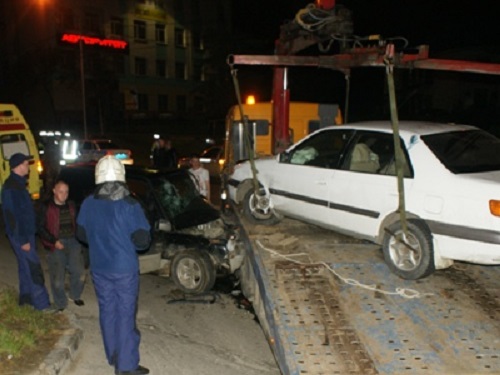 Пьяный водитель иномарки столкнулся с эвакуатором в Магадане пресс-служба ГУ МЧС России по Магаданской области