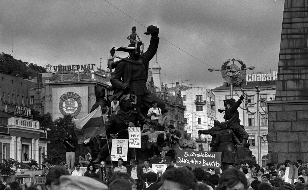 Митинг против ГКЧП. Владивосток, 1991 год Владимир Кобзарь