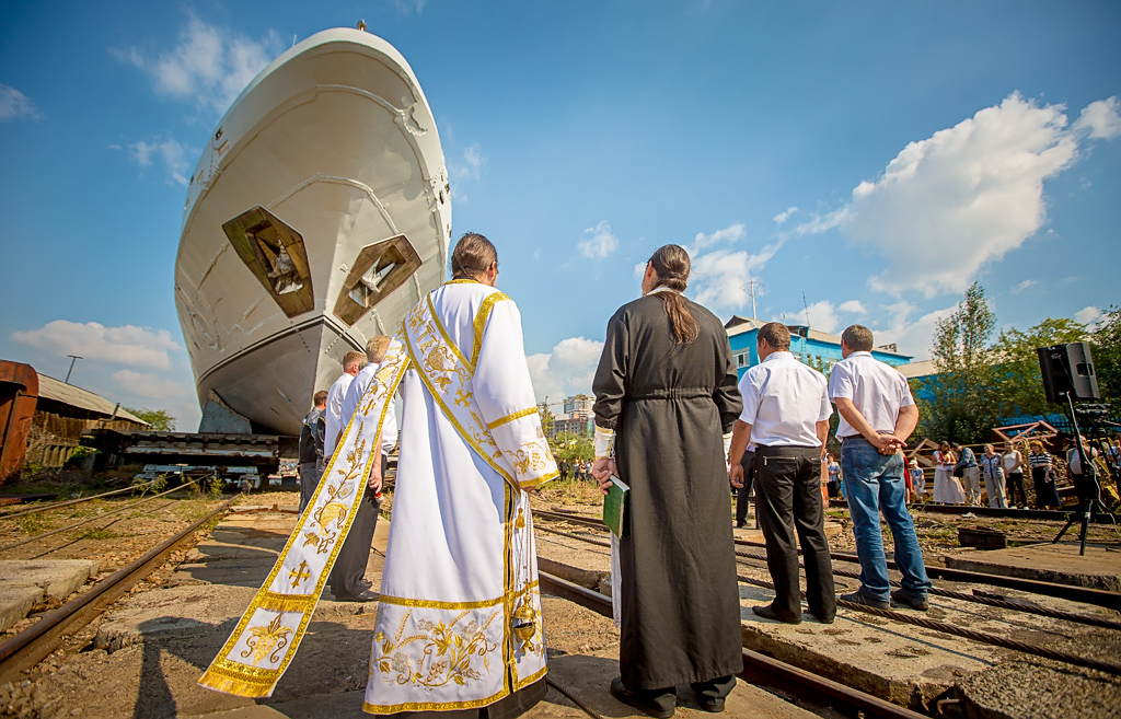 Яхту олигарха Дерипаски спустили на воду в Бурятии, Фото с места события собственное