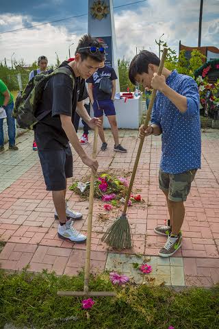 Трудовой десант молодежи облагораживает памятники войны в Якутска, Фото с места события из других источников