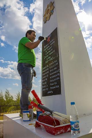 Трудовой десант молодежи облагораживает памятники войны в Якутска, Фото с места события из других источников