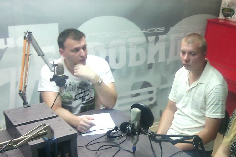 Историю спасения от смерти поведали беженцы с Украины в эфире радио "FM-Биробиджан", Фото с места события из других источников