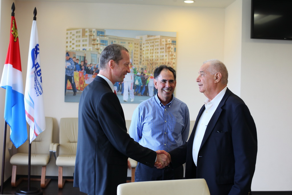 Сергей Иванец, Эдвард Кроули и Владимир Зельман, Фото с места события из других источников