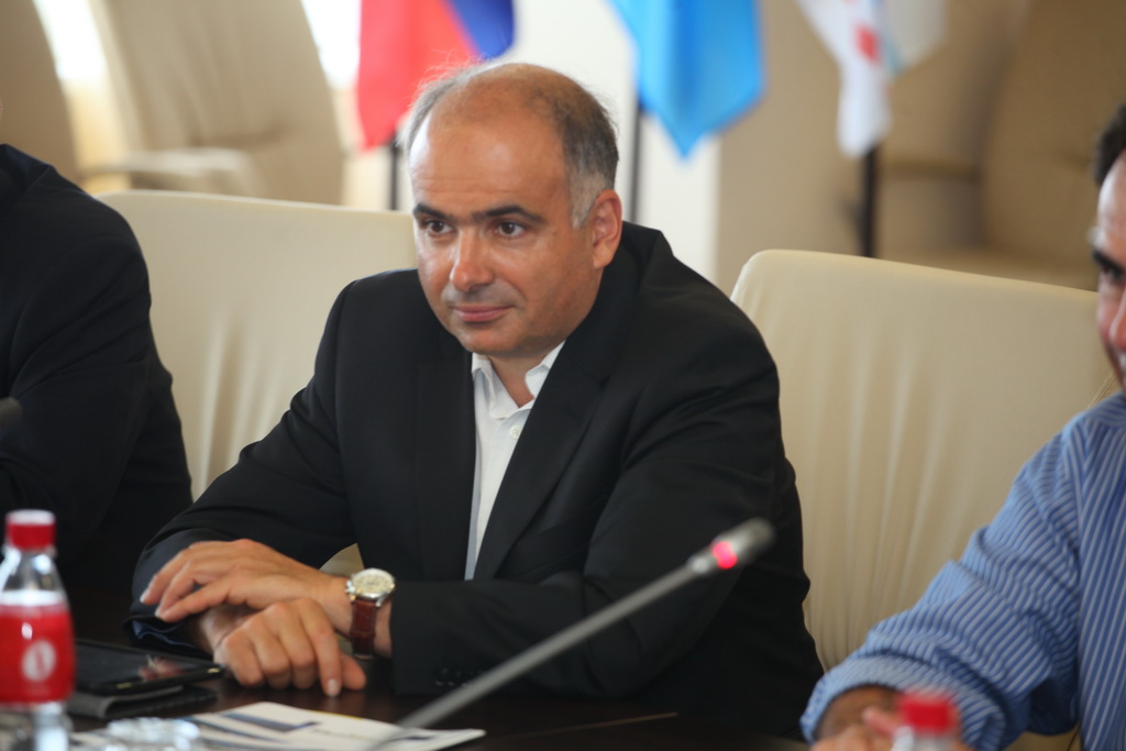 Михаил Мягков, Фото с места события из других источников