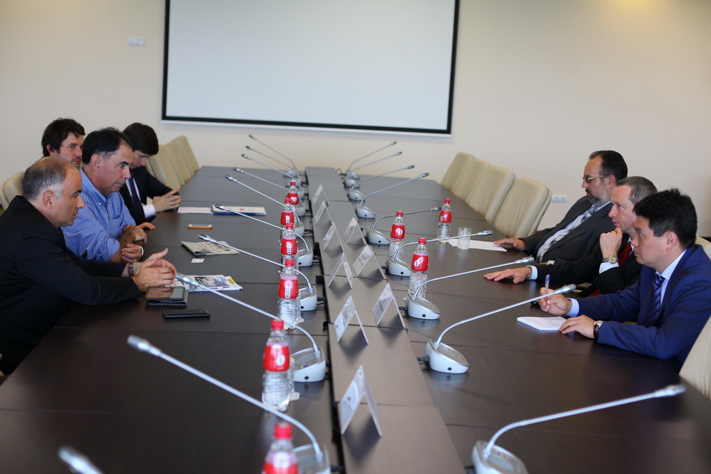 Совещание в ДВФУ, Фото с места события из других источников