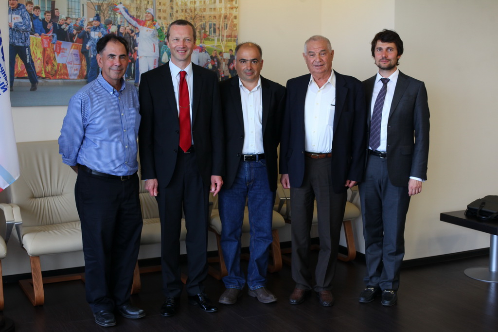 Участники совещания, Фото с места события из других источников