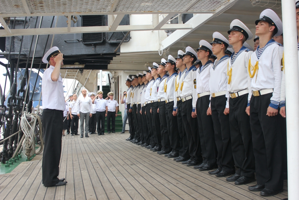 Торжественное построение, Фото с места события из других источников