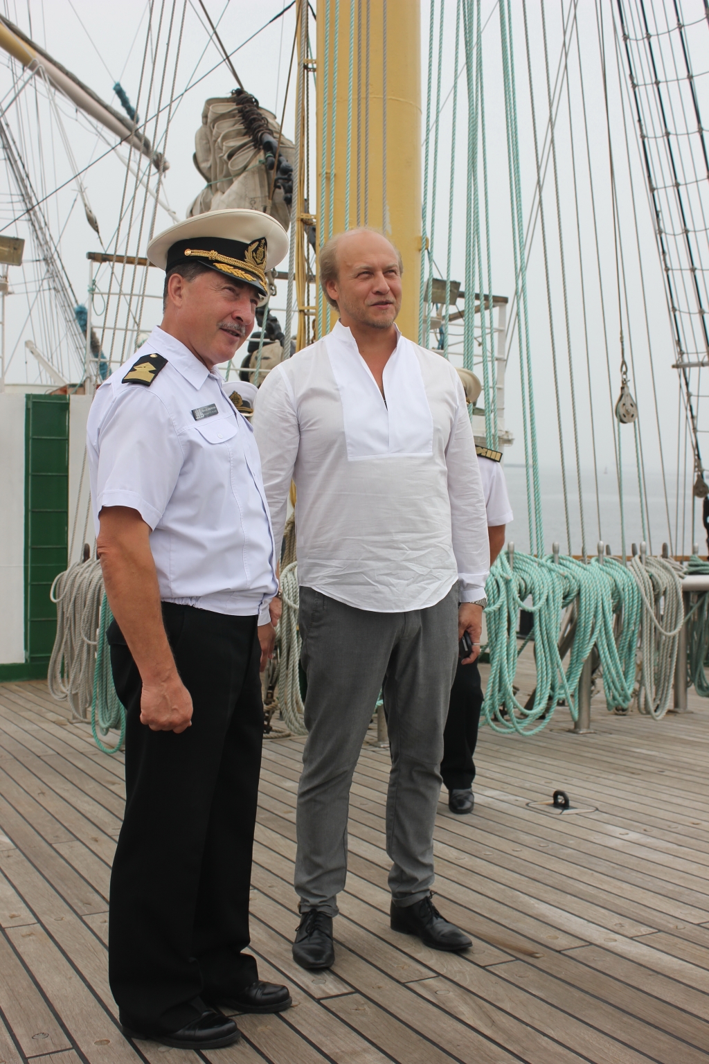 Поверенный в делах России в КНР посетил борт приморского судна "Паллада", Фото с места события из других источников