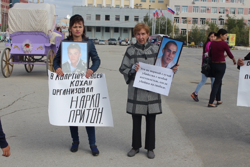 Недовольные работой следственного комитета вышли на пикет в Якутске, Фото с места события собственное