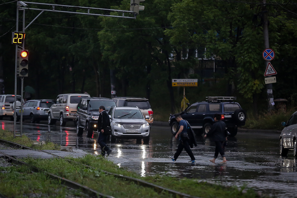 Ливень во Владивостоке: лужи, пробки и многое другое, Фото с места события собственное