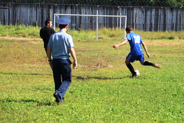 Строгое судейство, Фото с места события из других источников