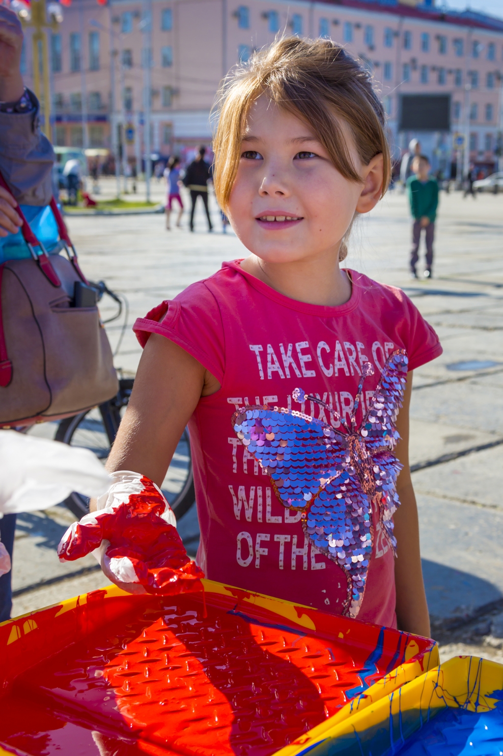 Более 700 человек "дотянулись до России" в День флага в Якутске, Фото с места события из других источников