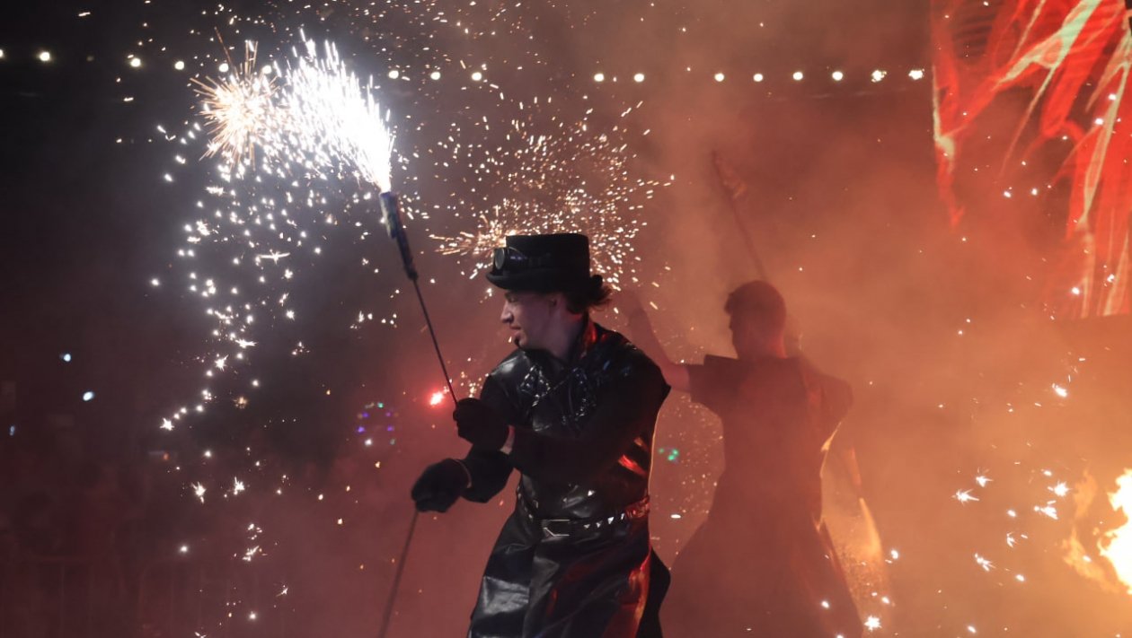 Огненное шоу в День города - 2025 Александр Шепырев, ИА UssurMedia