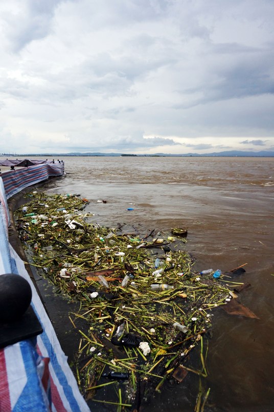 Вода принесла с собой много грязи, Фото с места события собственное