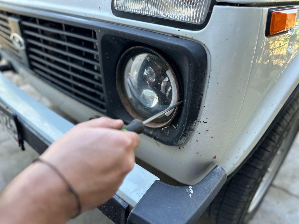 Фары стали тусклыми? Виновата не оптика и не лампы - вот настоящая причина ИА SevastopolMedia