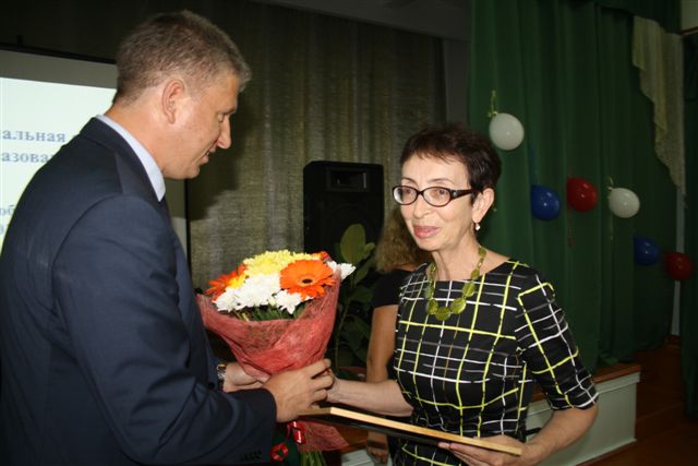 Благодарность мэра Полине Поцелуйко, Фото с места события собственное